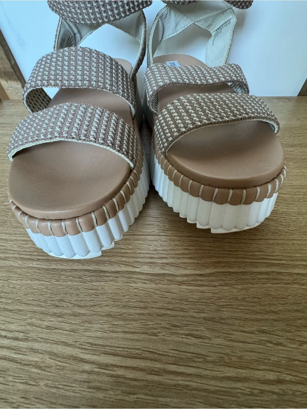Steve Madden Taupe and Cream Woven Platform Sandal Size 8
